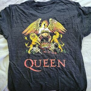 Que Black Short Sleeve Tee Bold Design